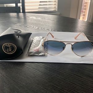 Ray-Ban Aviator sunglass 👓